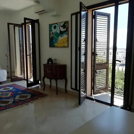 Nave Apartment *