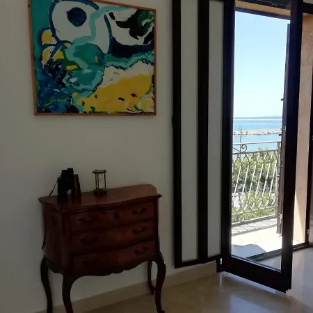 Nave Apartment